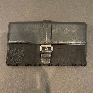 Dior wallet